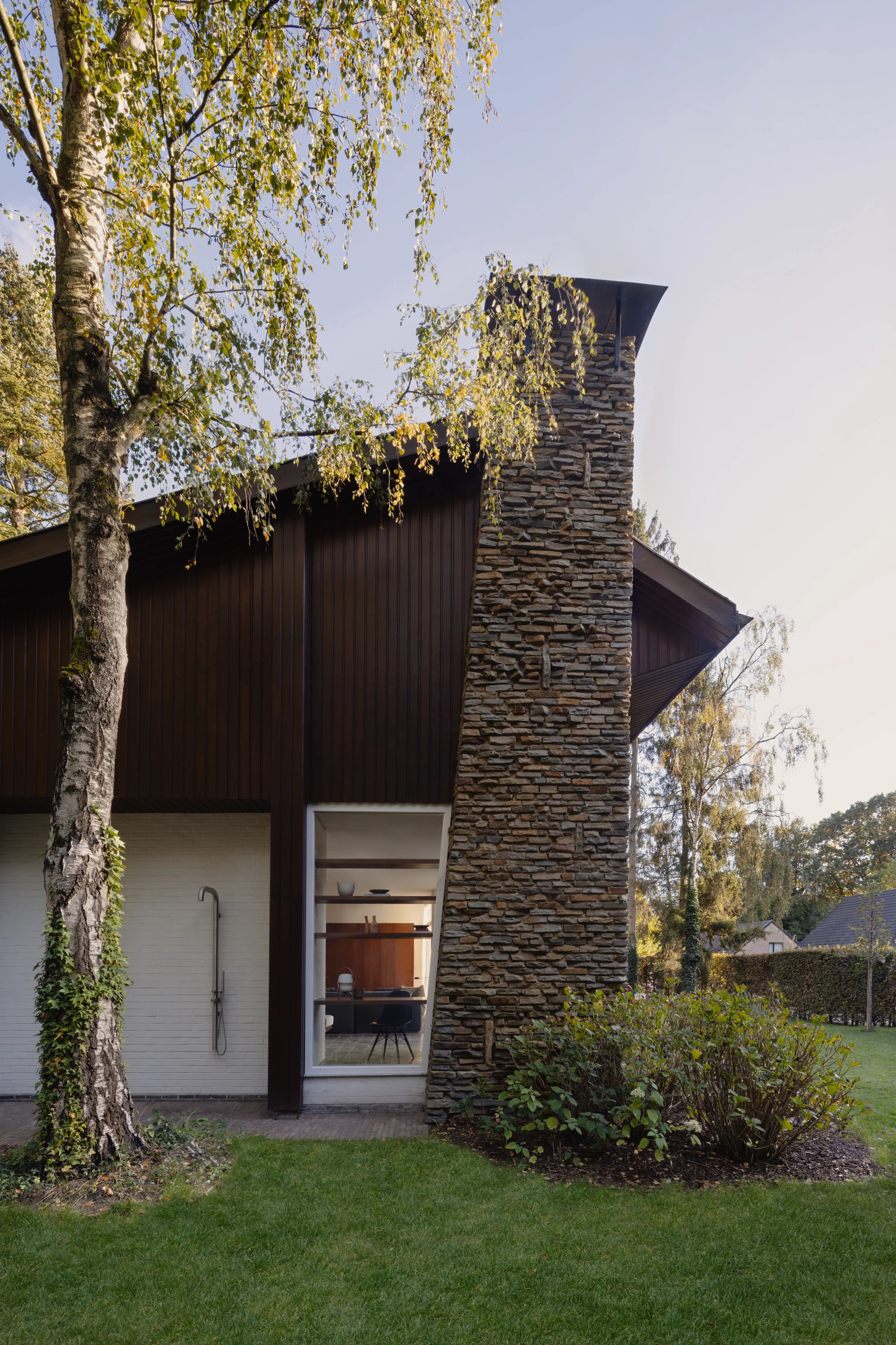 A 1960s bungalow steps back in time
