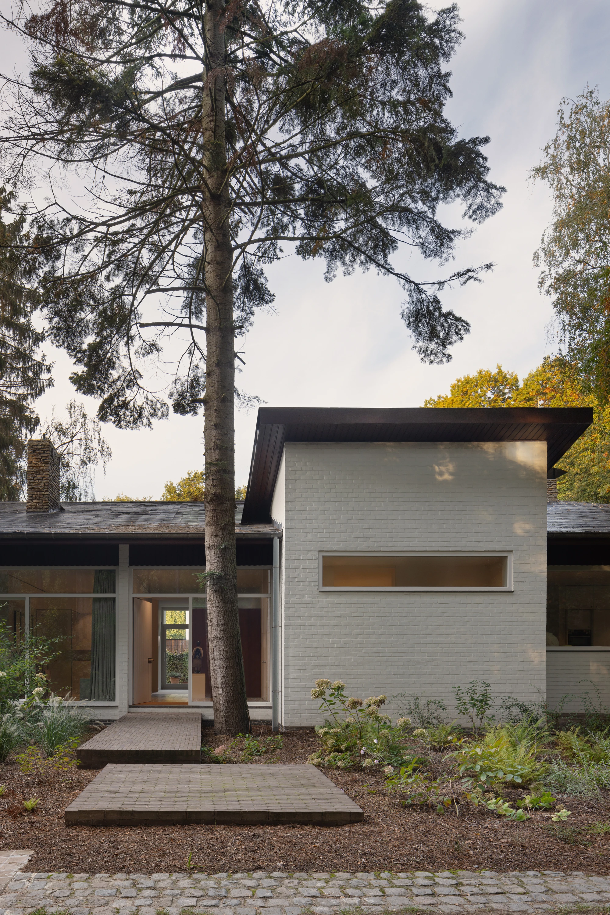 A 1960s bungalow steps back in time
